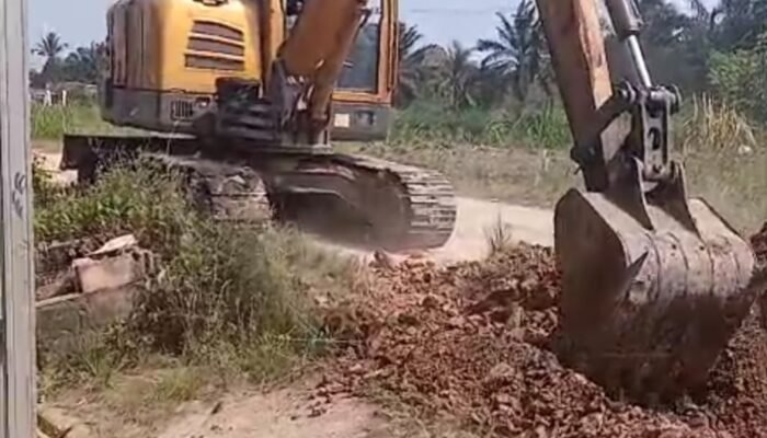 Proyek PDAM di Wono Agung Langgar  Kesepakatan, Akses Jalan Warga Rusak dan Sulit Dilalui